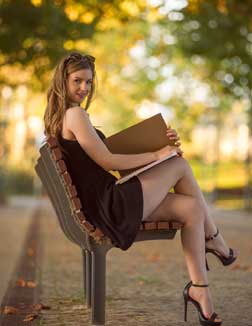 usha 22 year female call girls in Jalpaiguri